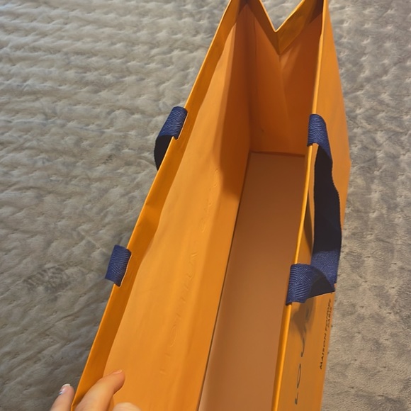 Louis Vuitton Shopping Bag - Picture 4 of 4